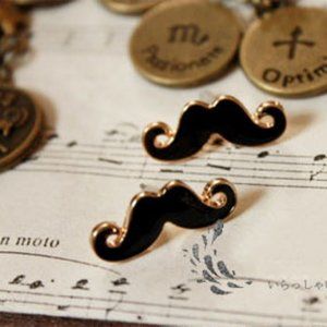 NEW WOMEN'S MINIMAL GOLD EDGE MUSTACHE EARRINGS